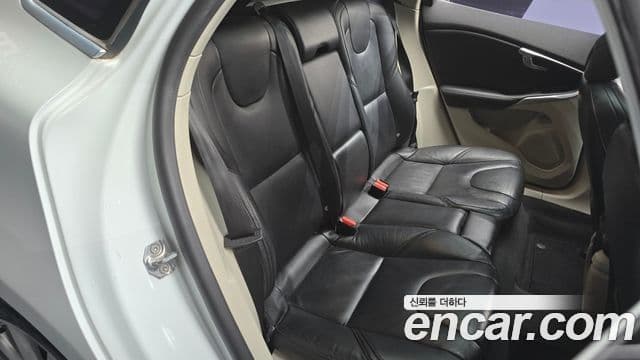 Volvo V40 2세대, 2016 12