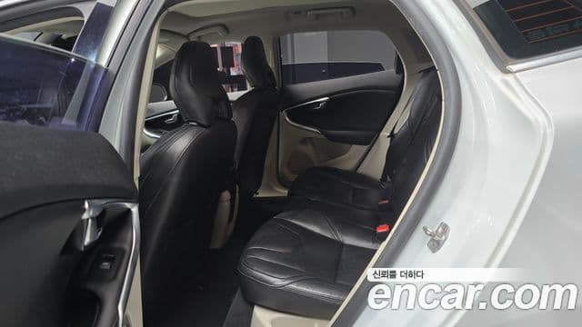 Volvo V40 2세대, 2016 13