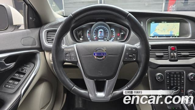 Volvo V40 2세대, 2016 14