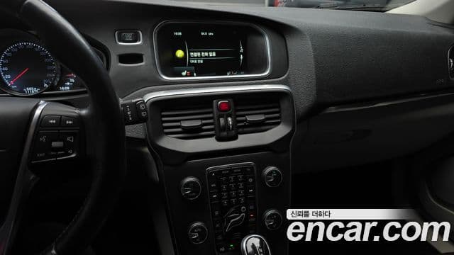 Volvo V40 2세대, 2016 15