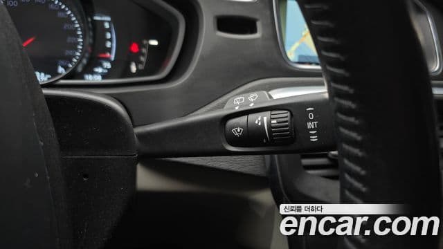 Volvo V40 2세대, 2016 17