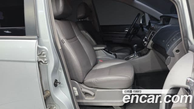 KG모빌리티(SsangYong) Korando 투리스모 4WD GT 9인승, 2014 11