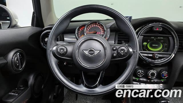 Mini Cooper D 3세대, 2018 13