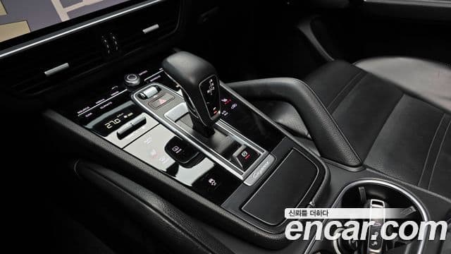 Porsche Cayenne (PO536), 2019 9