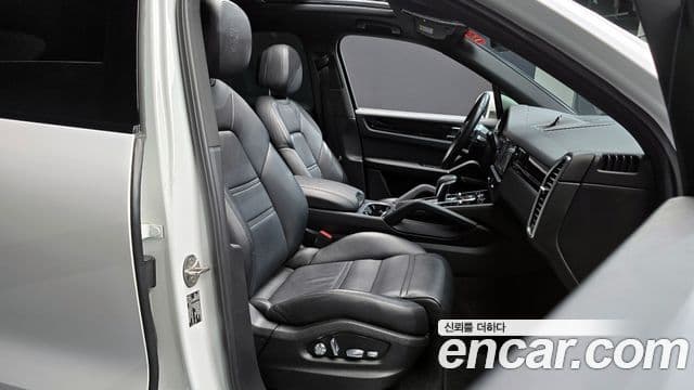 Porsche Cayenne (PO536), 2019 10