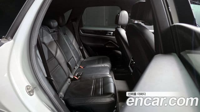 Porsche Cayenne (PO536), 2019 12