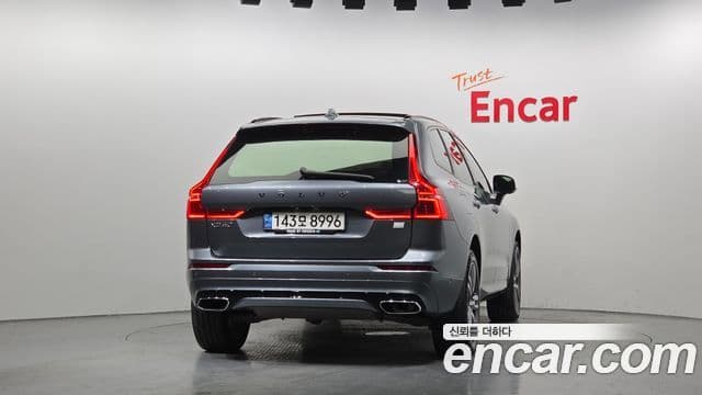 Volvo XC60 2세대 T8 R-Design, 2021 4