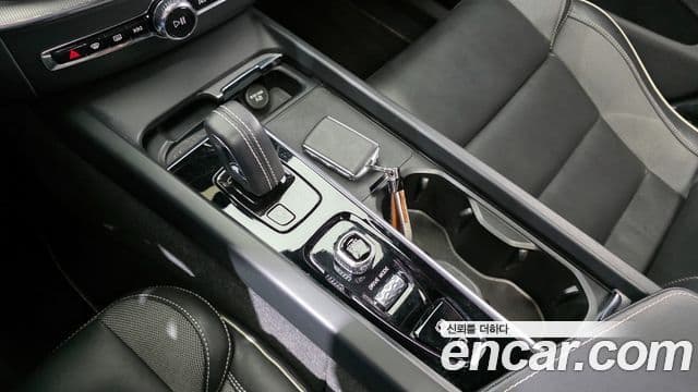 Volvo XC60 2세대 T8 R-Design, 2021 9