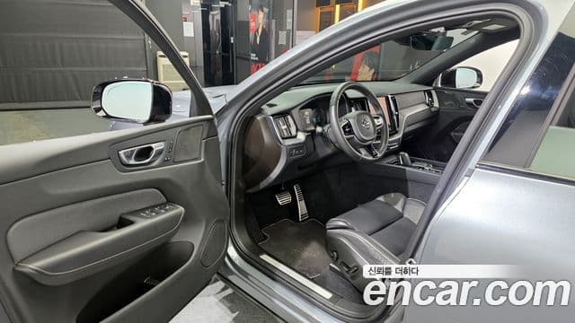 Volvo XC60 2세대 T8 R-Design, 2021 10
