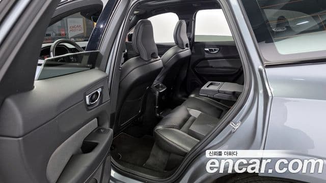 Volvo XC60 2세대 T8 R-Design, 2021 11