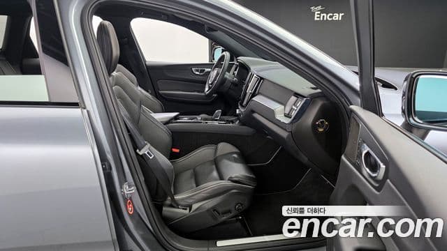 Volvo XC60 2세대 T8 R-Design, 2021 12