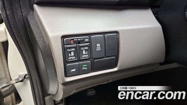 Honda Odyssey 4세대, 2015 17