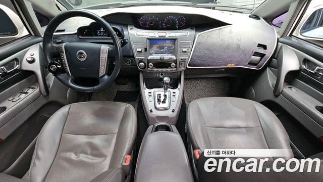 KG모빌리티(SsangYong) Korando 투리스모 4WD GT 11인승, 2015 19