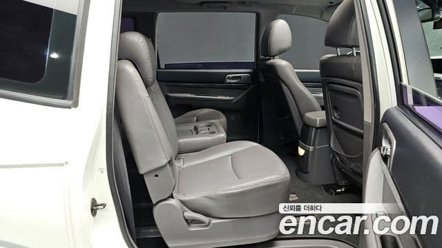 KG모빌리티(SsangYong) Korando 투리스모 4WD GT 11인승, 2015 4