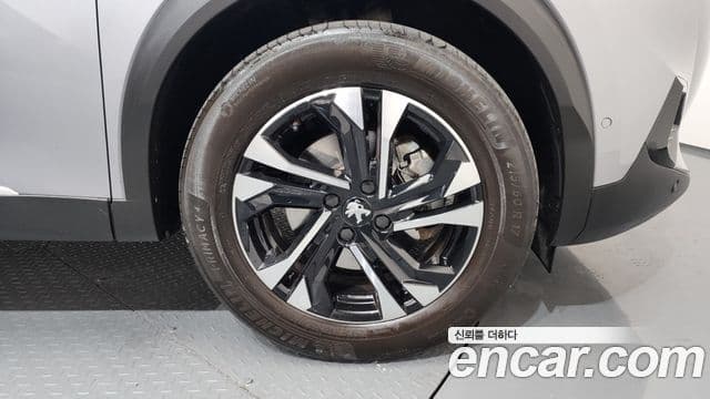 Peugeot e-2008 2세대 EV GT, 2021 все фото