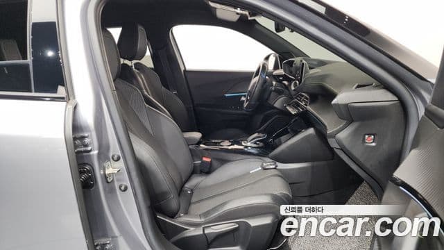 Peugeot e-2008 2세대 EV GT, 2021 11