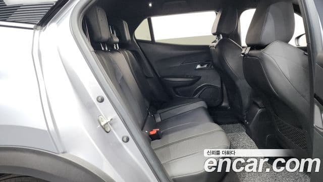 Peugeot e-2008 2세대 EV GT, 2021 12