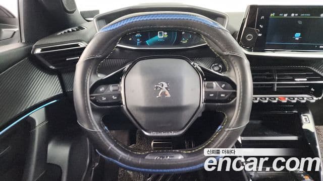 Peugeot e-2008 2세대 EV GT, 2021 13