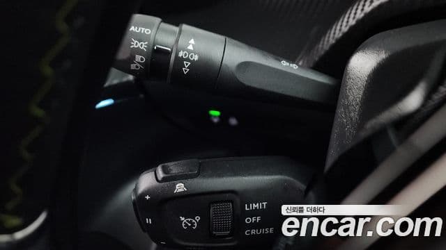 Peugeot e-2008 2세대 EV GT, 2021 14