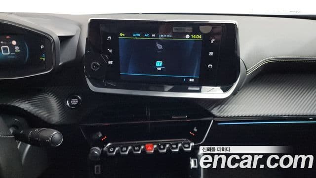 Peugeot e-2008 2세대 EV GT, 2021 15