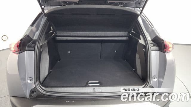 Peugeot e-2008 2세대 EV GT, 2021 20