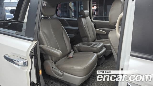 Kia Carnival R President, 2013 12