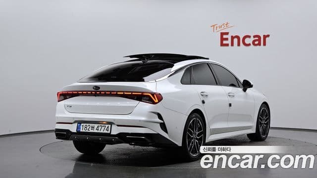 Kia K5 3세대 Signature, 2021 2