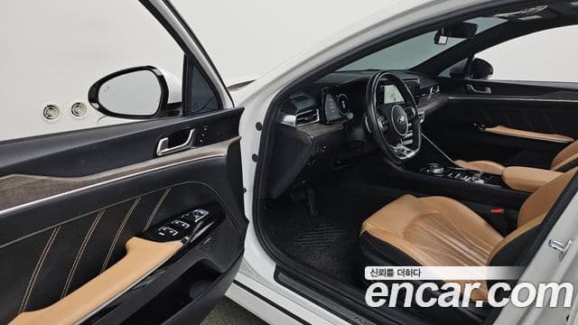 Kia K5 3세대 Signature, 2021 10