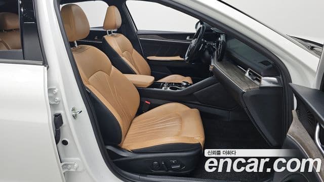 Kia K5 3세대 Signature, 2021 11