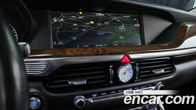 Genesis EQ900 Prestige, 2017 13