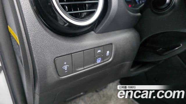 Hyundai Kona гибрид Special, 2020 17