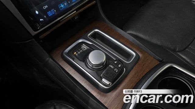 크라이슬러 The / новый New 300C, 2016 9