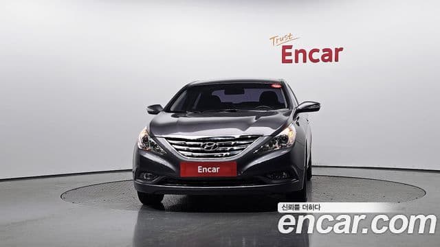 Hyundai YF Sonata чёрный, 2011 3