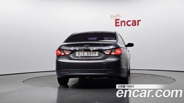 Hyundai YF Sonata чёрный, 2011 4