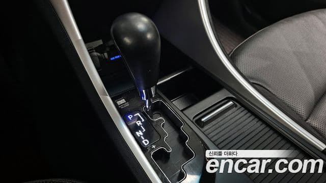 Hyundai YF Sonata чёрный, 2011 9