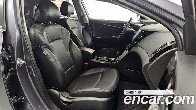 Hyundai YF Sonata чёрный, 2011 10