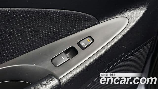 Hyundai YF Sonata чёрный, 2011 19