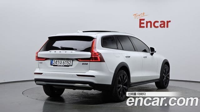 Volvo V60 Cross Country 2세대 B5 Ultimate AWD, 2024 2