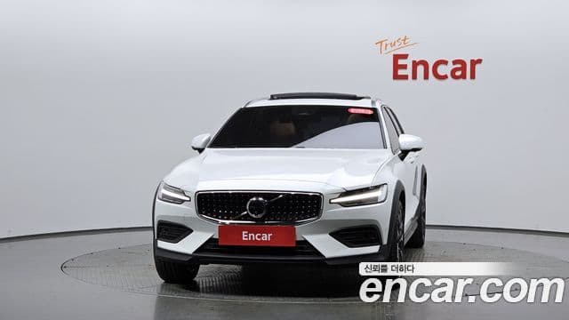 Volvo V60 Cross Country 2세대 B5 Ultimate AWD, 2024 3