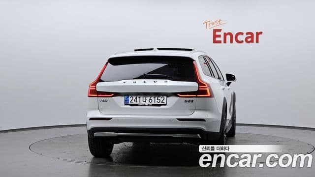 Volvo V60 Cross Country 2세대 B5 Ultimate AWD, 2024 4
