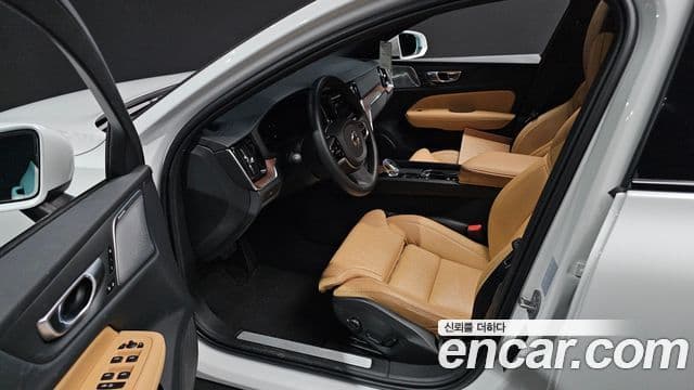 Volvo V60 Cross Country 2세대 B5 Ultimate AWD, 2024 10