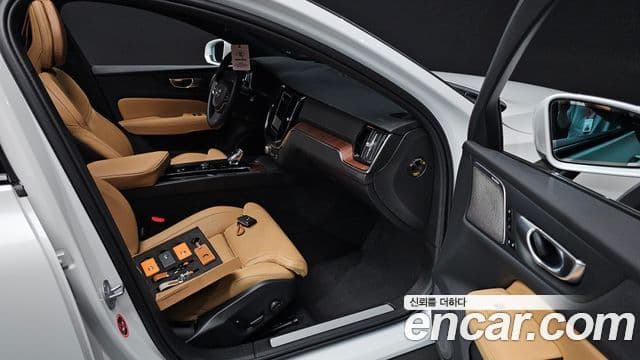 Volvo V60 Cross Country 2세대 B5 Ultimate AWD, 2024 11