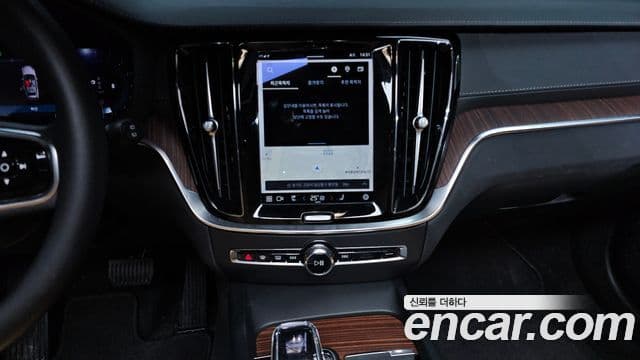 Volvo V60 Cross Country 2세대 B5 Ultimate AWD, 2024 14