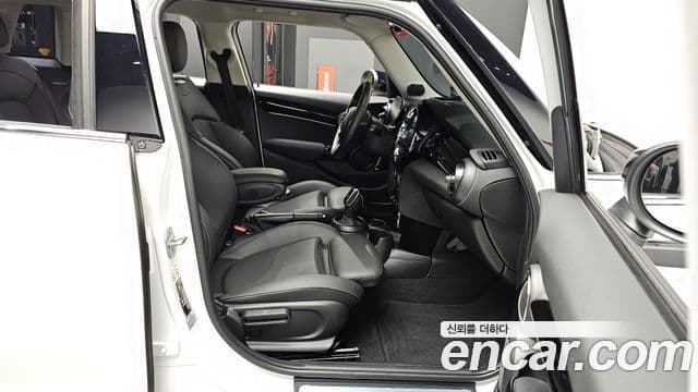 Mini Cooper 3세대, 2023 11