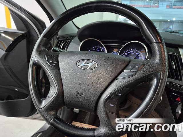 Hyundai YF Sonata топовая версия, 2010 17