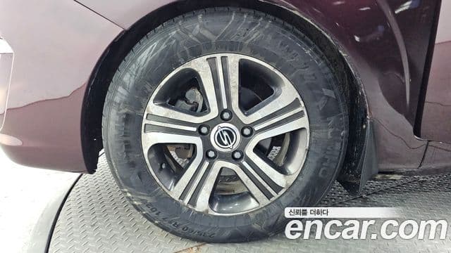 KG모빌리티(SsangYong) Korando 투리스모 4WD 9인승 Adventure 60th Edition, 2015 все фото