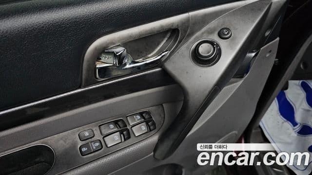 KG모빌리티(SsangYong) Korando 투리스모 4WD 9인승 Adventure 60th Edition, 2015 13