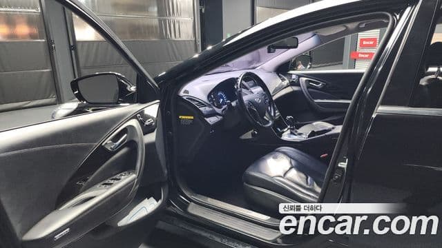 Hyundai Grandeur HG Modern, 2016 10