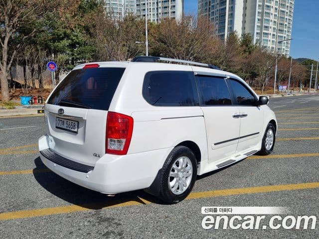 Kia Carnival R Premium, 2012 3
