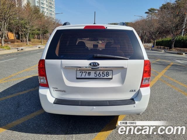 Kia Carnival R Premium, 2012 4
